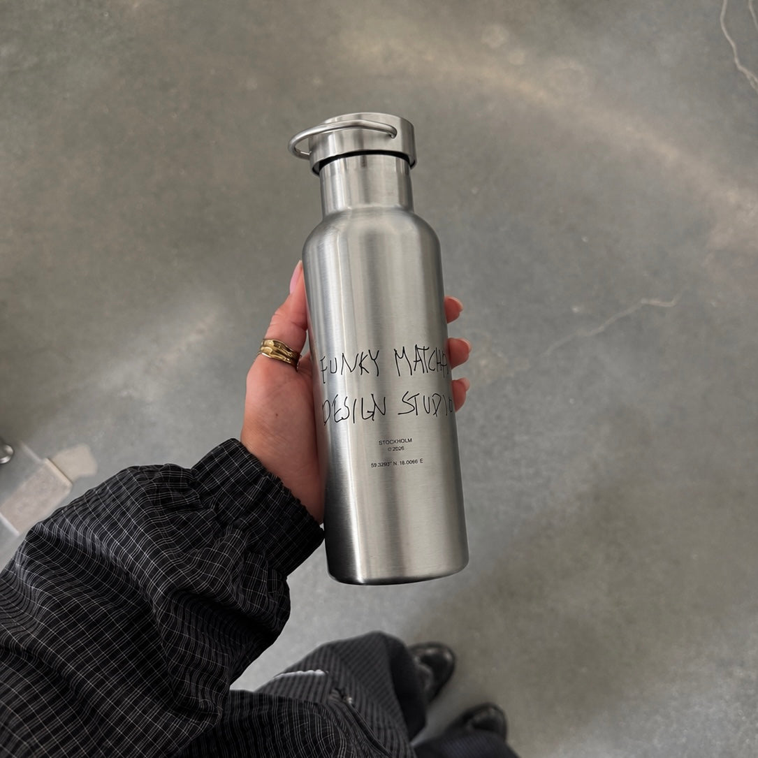 funky matcha stockholm stainless steel bottle closeup v2
